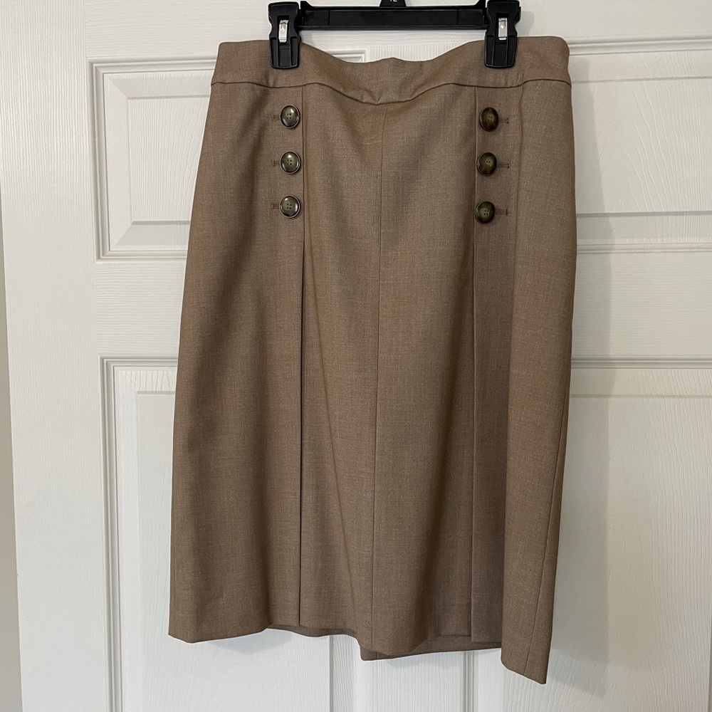 Tan Halogen Skirt in Excellent condition size 6
